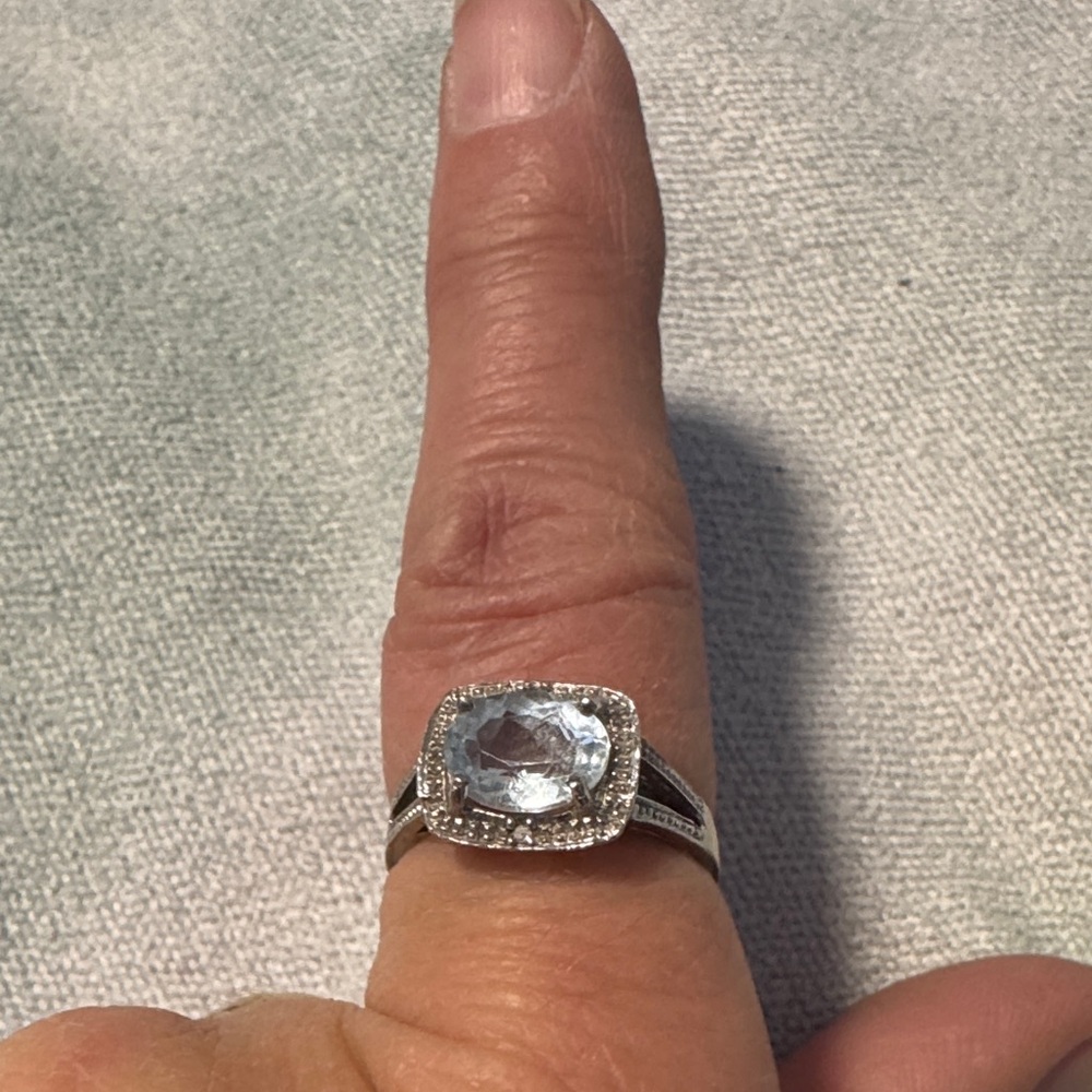 Elegant Silver Ring with blue topaz